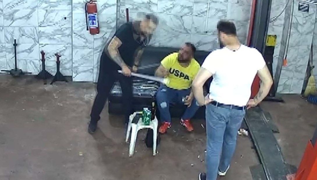Sakarya'da bir oto tamircide E.C. isimli kişi, uyuşmazlık yaşadığı bireyler