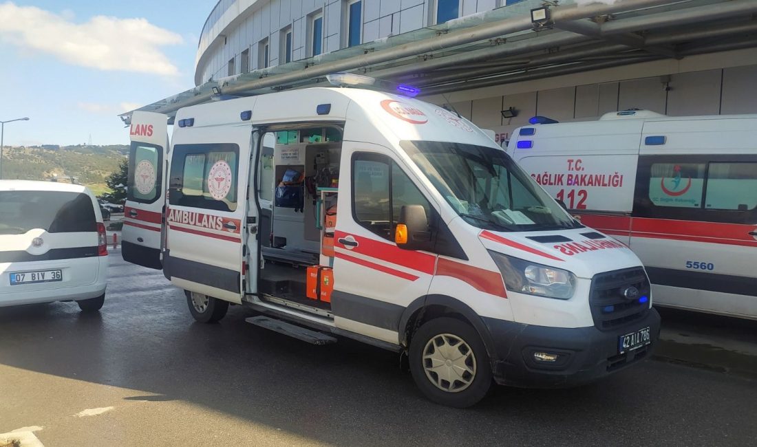 Samsun'un 19 Mayıs ilçesinde arabayla çarpışan elektrikli bisikletteki biri çocuk