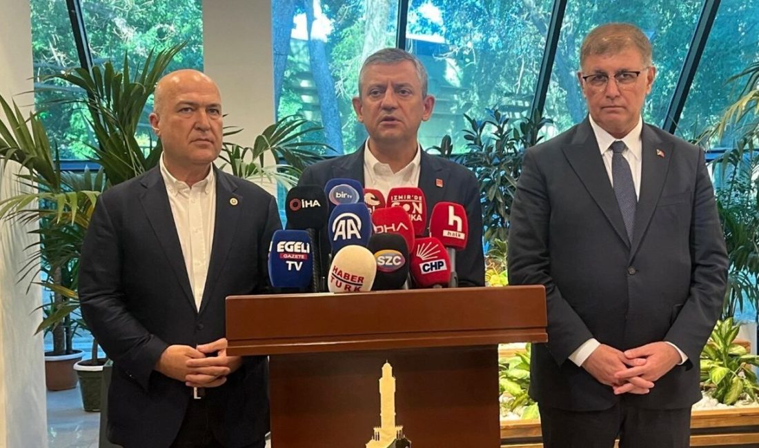 CHP lideri Özgür Özel, İzmir Büyükşehir Belediyesi'ne yönelik operasyon hakkında