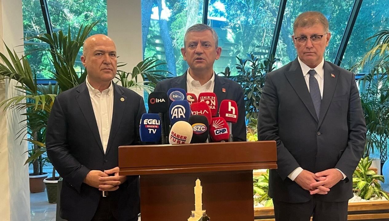 CHP lideri Özgür Özel, İzmir Büyükşehir Belediyesi'ne yönelik operasyon hakkında