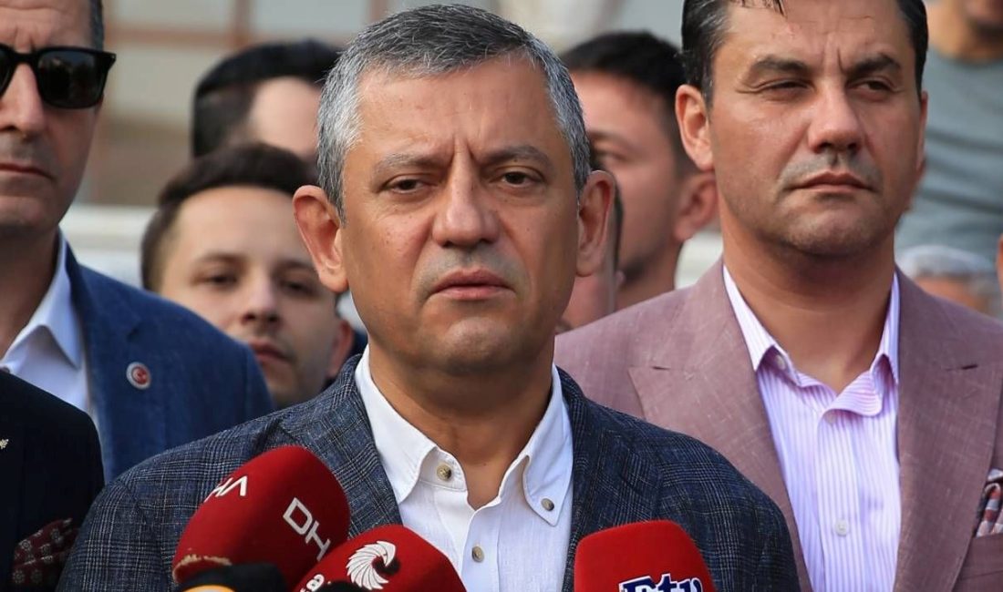 CHP lideri Özel, CHP'li belediyelere yönelik son operasyonlara reaksiyon gösterdi,