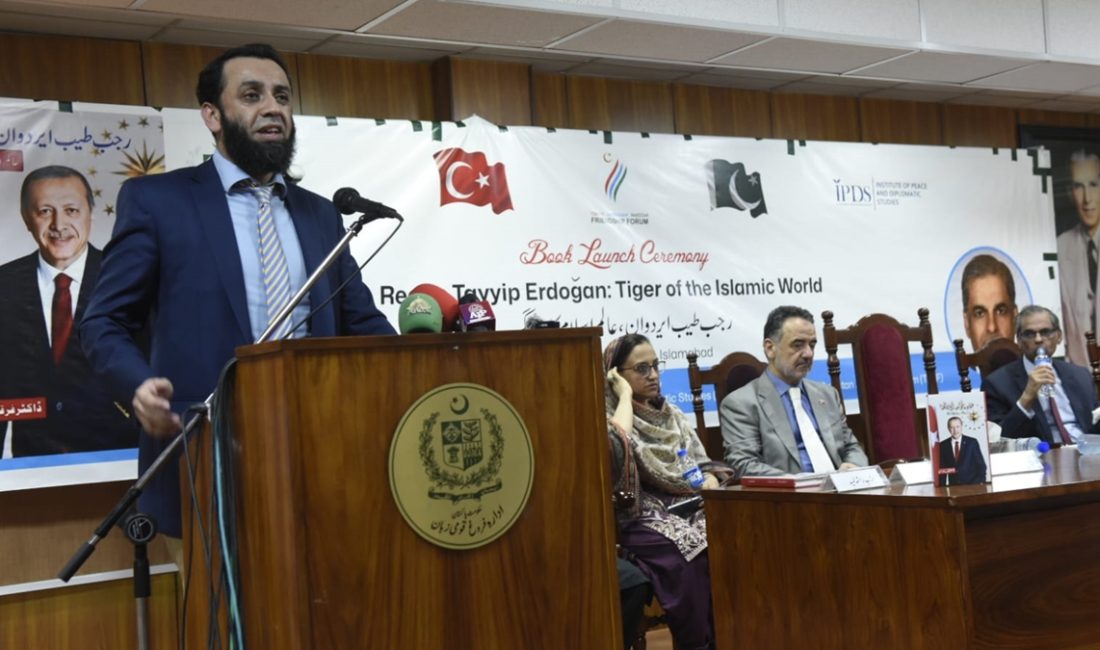 Pakistan Enformasyon Bakanı Attaullah Tarar, Cumhurbaşkanı Recep Tayyip Erdoğan'ın liderliğine