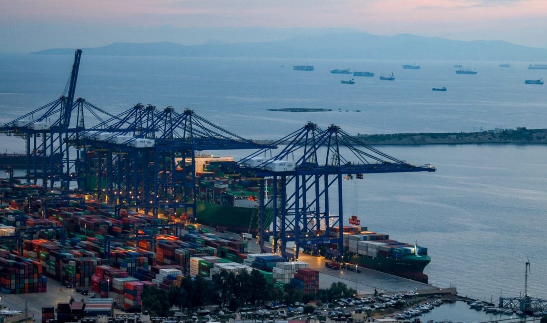 Yunanistan'ın Pire Limanı'nda İsrail'e askeri gayeyle kullanılacak demir çelik götürmesi