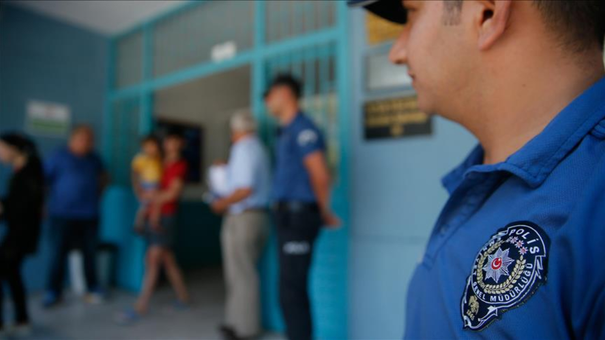 Polis olmak isteyen adaylar, tercih süreci öncesinde Polis Meslek Yüksekokulu'na