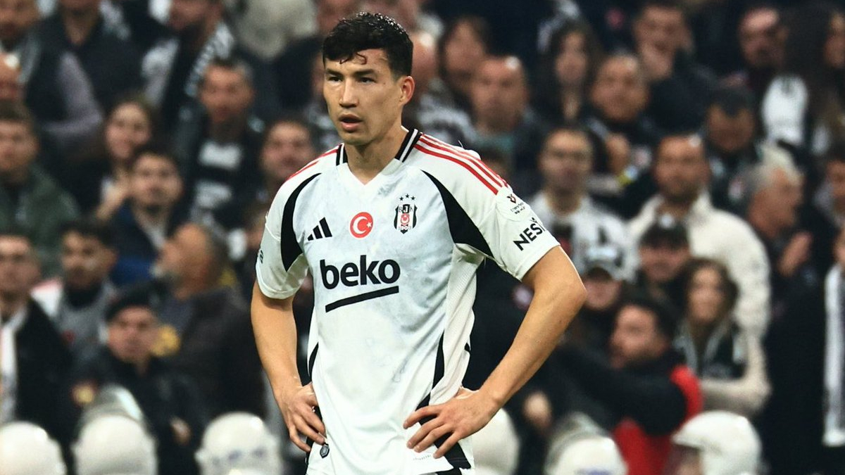 Beşiktaş, Bakhtiyor Zaynutdinov'un Dinamo Moskova'ya transfer olduğunu açıkladı.