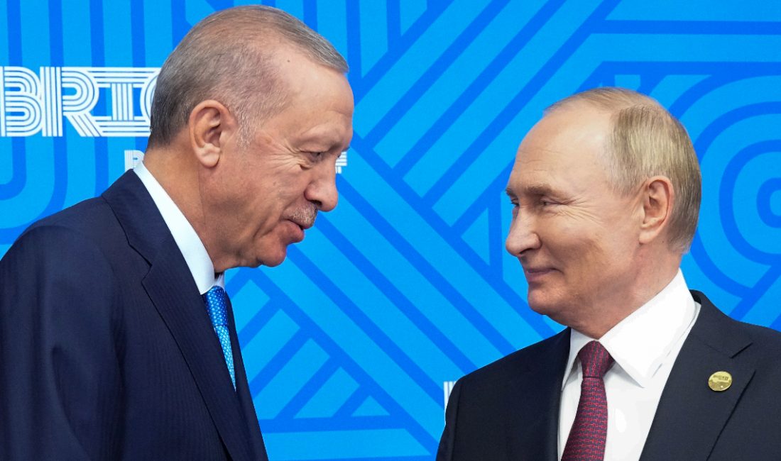 Rusya Devlet Başkanı Vladimir Putin, Cumhurbaşkanı Recep Tayyip Erdoğan'a İstanbul'da