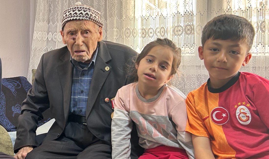 Hatay'da yaşayan Kore Gazisi Derviş Karakuş, sağlıklı beslenerek 103 yaşını