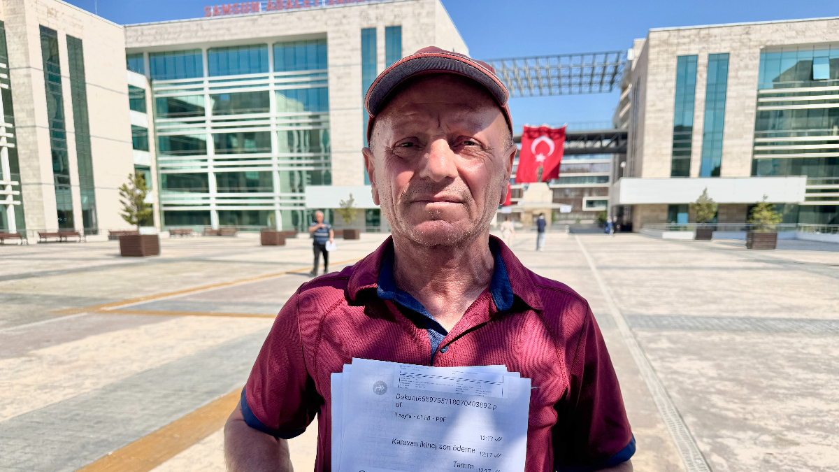 Ambulans sürücülüğü yapan Mehmet Dege, toplumsal medyada gördüğü karavanı beğenerek