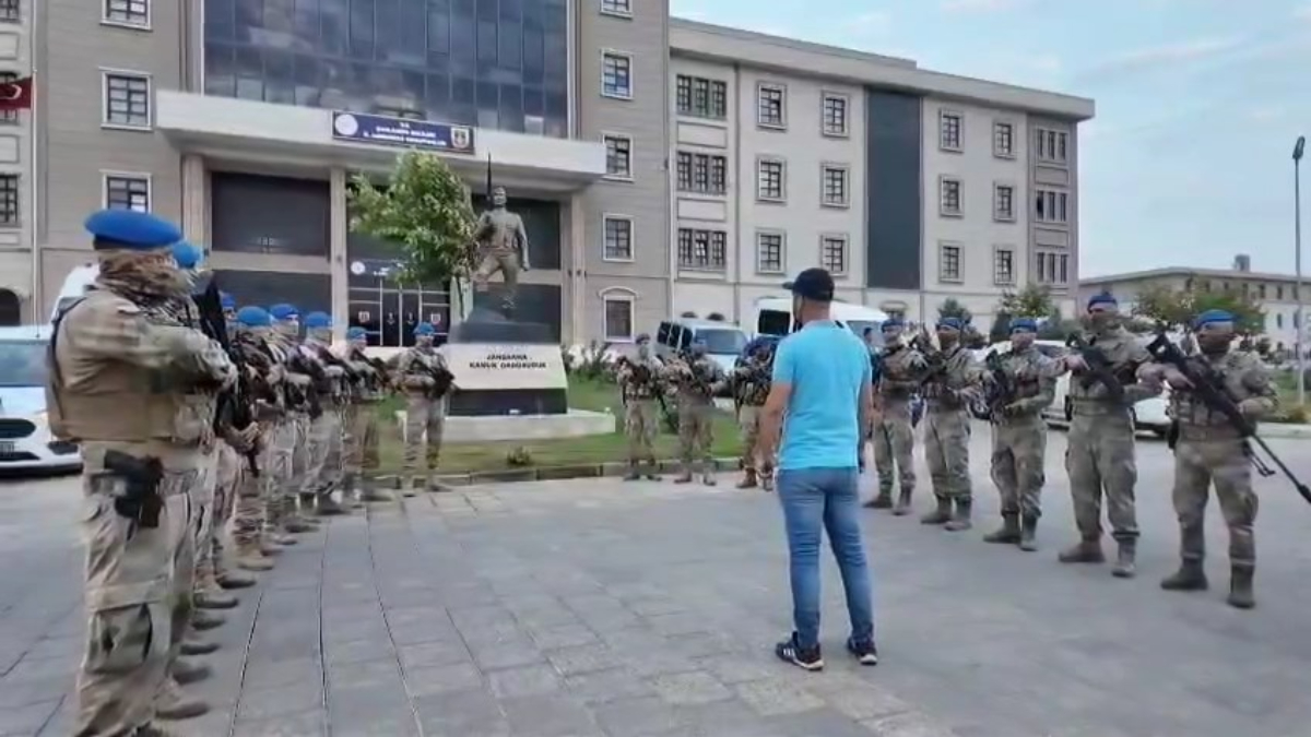 Vilayet Jandarma Komutanlığı takımları, terör örgütü DEAŞ'a yönelik düzenlenen operasyonda