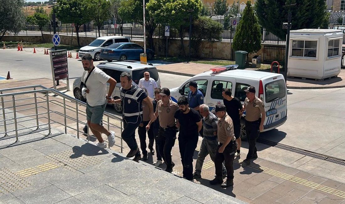 Uşak'ta hazır beton şantiyesinde meydana gelen toprak kayması sonucu göçük