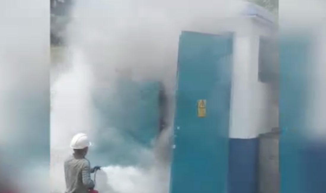 Bir elektrik trafosunda şimdi bilinmeyen bir nedenle çıkan yangın, olay