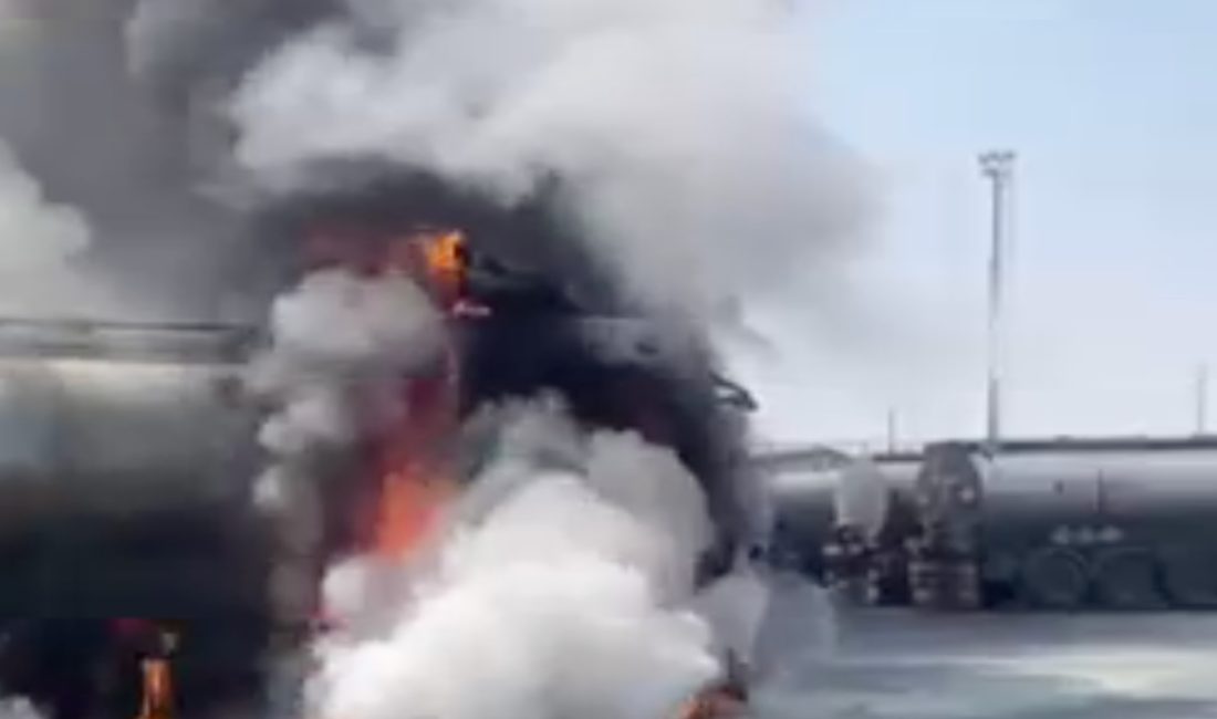 Silopi ilçesinde akaryakıt yüklü tankerin motor kısmından alevler yükselirken yangın,