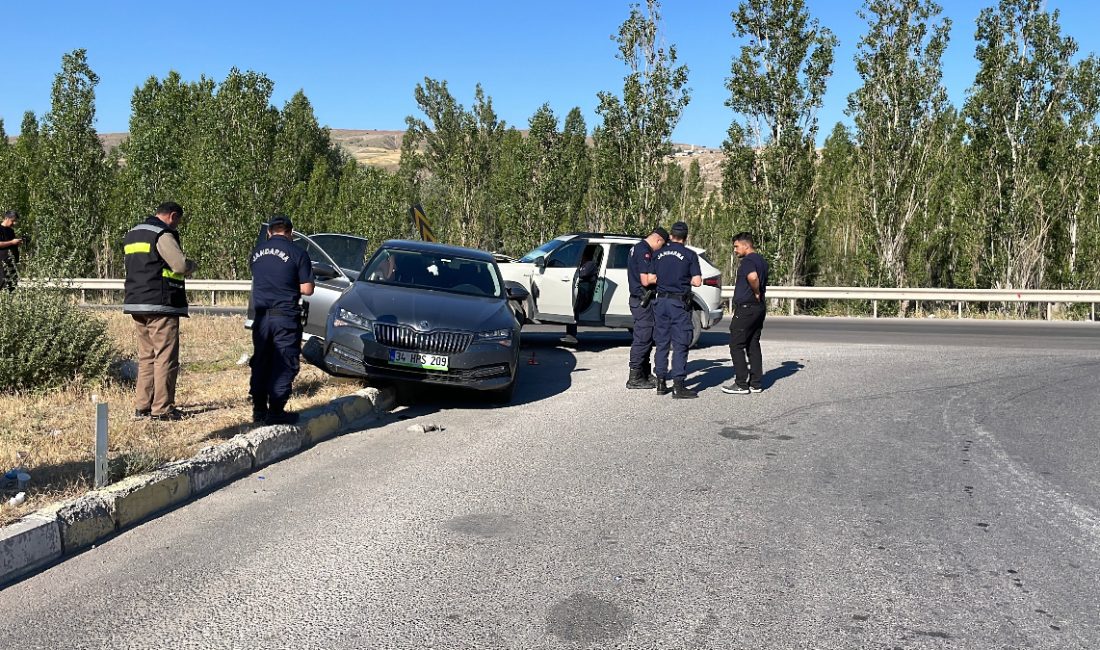 Sivas’ta meydana gelen trafik kazasında tıpkı istikamette gitmekte olan araca