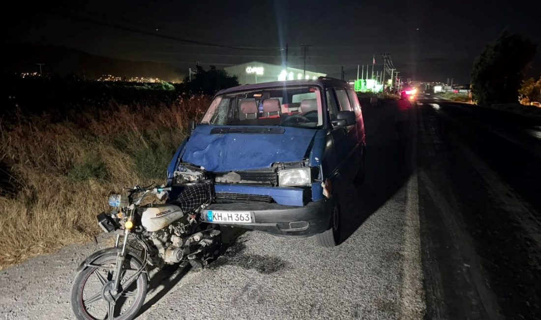 Aydın’ın Söke ilçesinde minibüs motosiklete arttan çarptı. Kazada 3 kişi