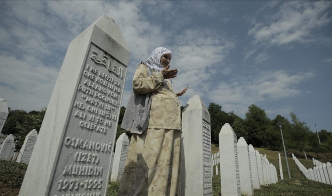 Bosna Hersek'te 1992-1995'teki savaşta yaşanan Srebrenitsa soykırımında öldürülen ve kimlik