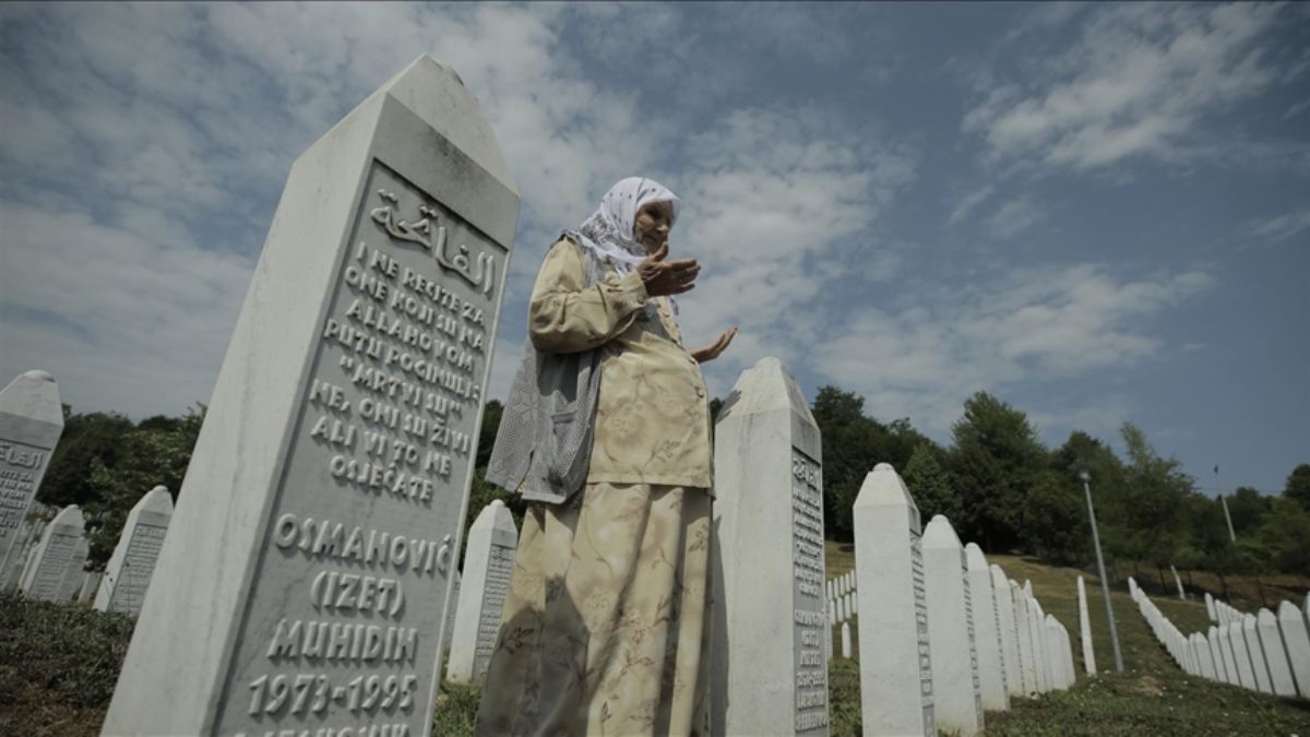 Bosna Hersek'te 1992-1995'teki savaşta yaşanan Srebrenitsa soykırımında öldürülen ve kimlik