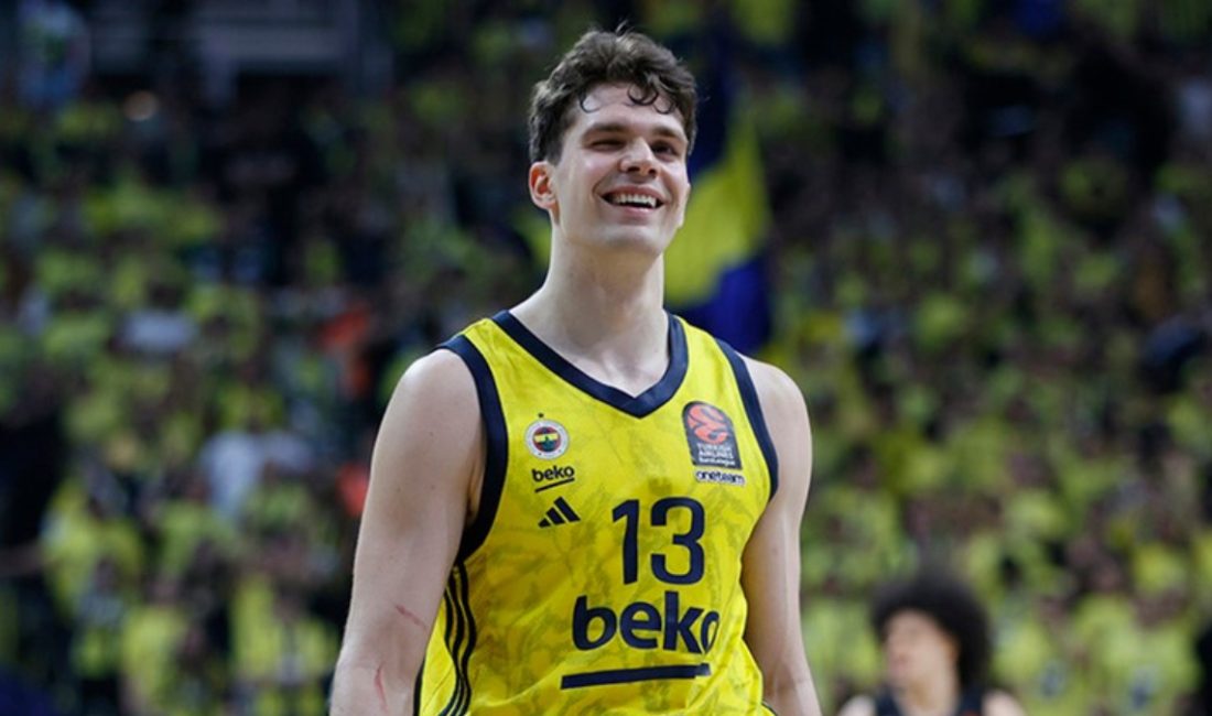 Fenerbahçe Erkek Basketbol Kadrosu, ulusal oyuncu Tarık Biberovic ile 3