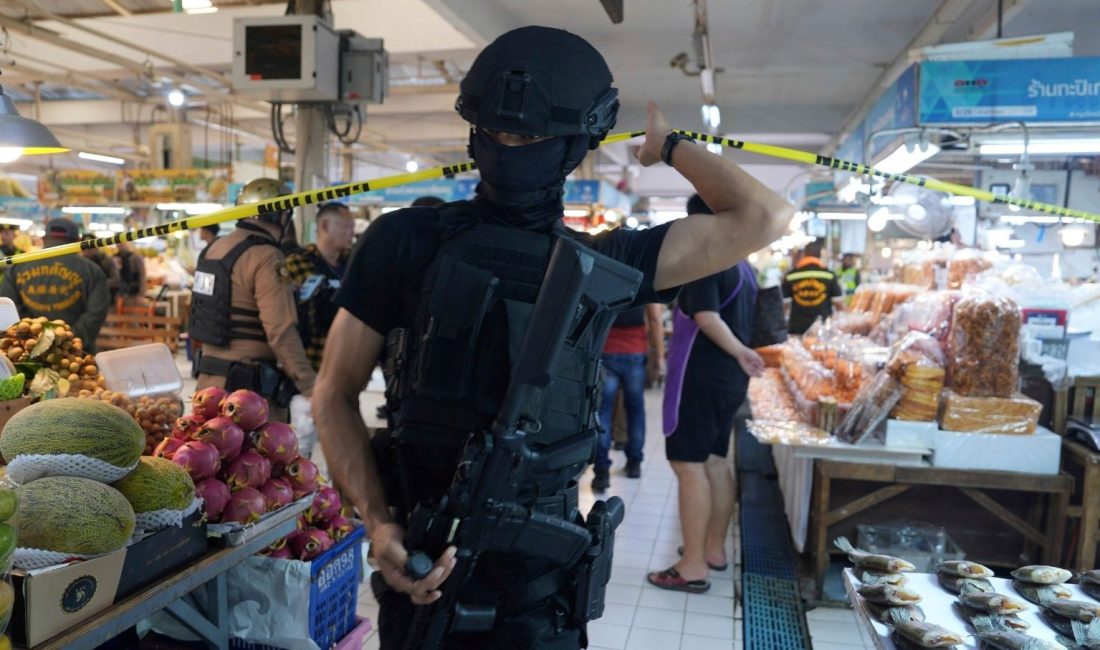Tayland'ın başşehri Bangkok'ta bir kişi etrafa silahla ateş açtı. Taarruzda