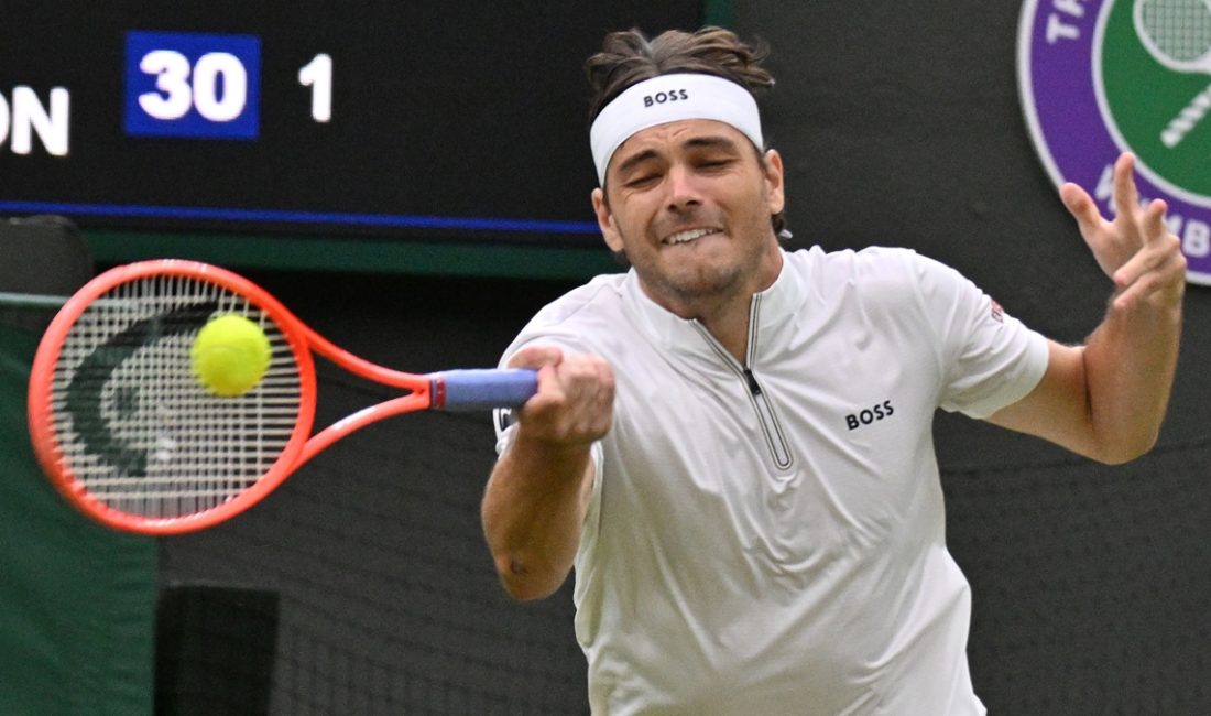 Dönemin üçüncü grand slam tenis turnuvası Wimbledon'da ABD'li raket Taylor