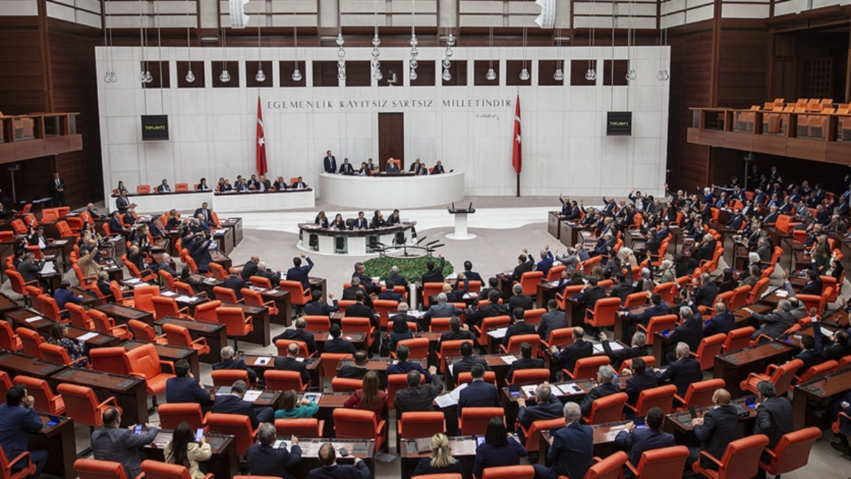 TBMM Genel Şurası'ndan zehirlenme kuşkusuyla hastaneye başvuran 100'ü aşkın milletvekili
