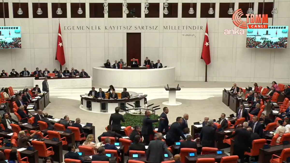 LGS'deki şaibe savlarının tartışıldığı Meclis'te CHP'li Ali Uzman Başarır'ın konuşmasına