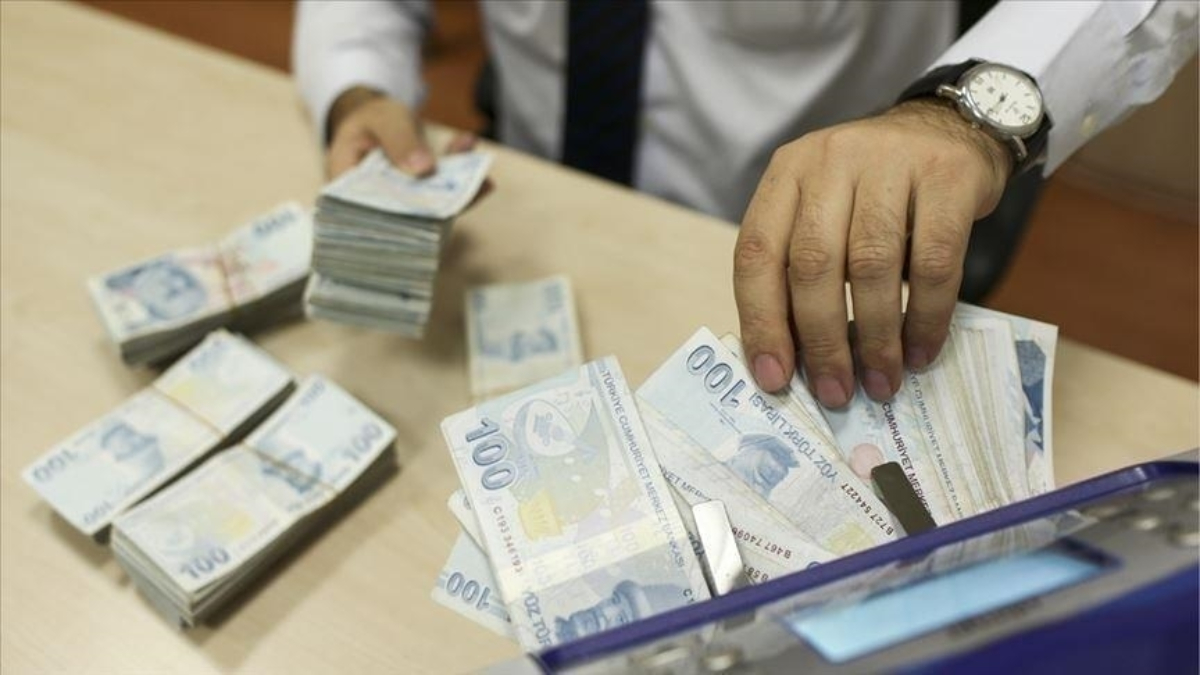 Bankacılık kesiminin toplam mevduatı 23 trilyon 745 milyar lira, kredi