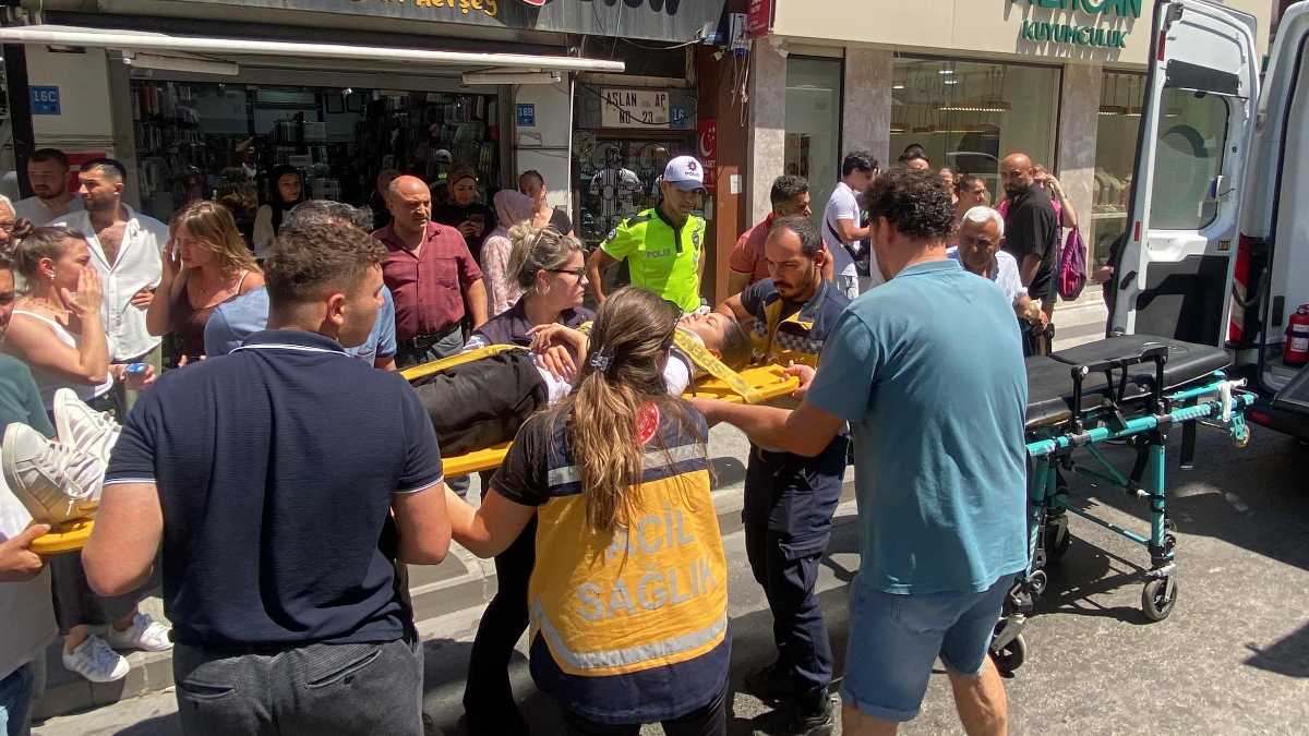 Çorlu ilçesinde, kamyonetiyle kaldırımda yürüyen 2 genç kıza çarpıp yaralanmalarına