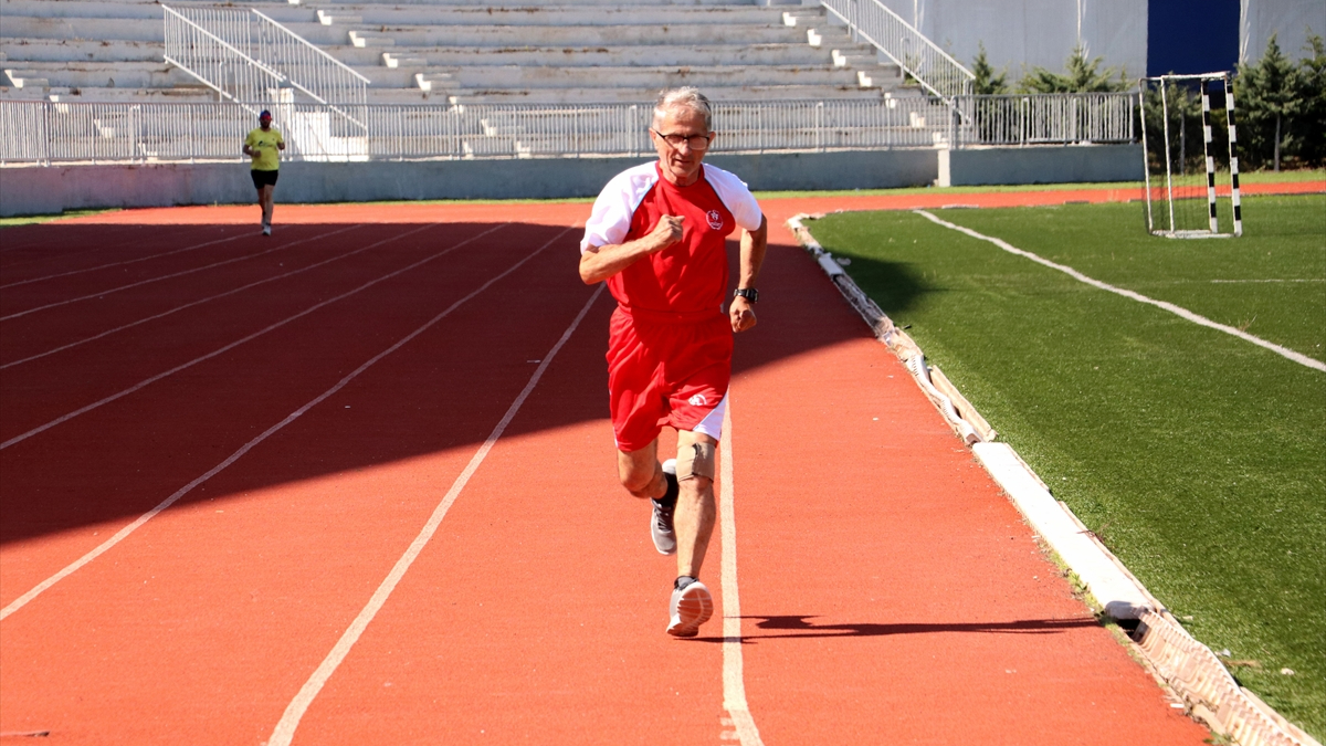 78 yaşındaki Ferit Yavuz, 10. Milletlerarası Edirne Maratonu'nda yaş kümesinde