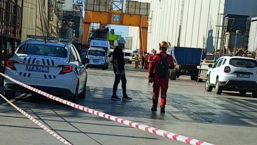 Yalova'da tersanede çalışan bir personel, üzerine vinç düşmesi sonucu ömrünü