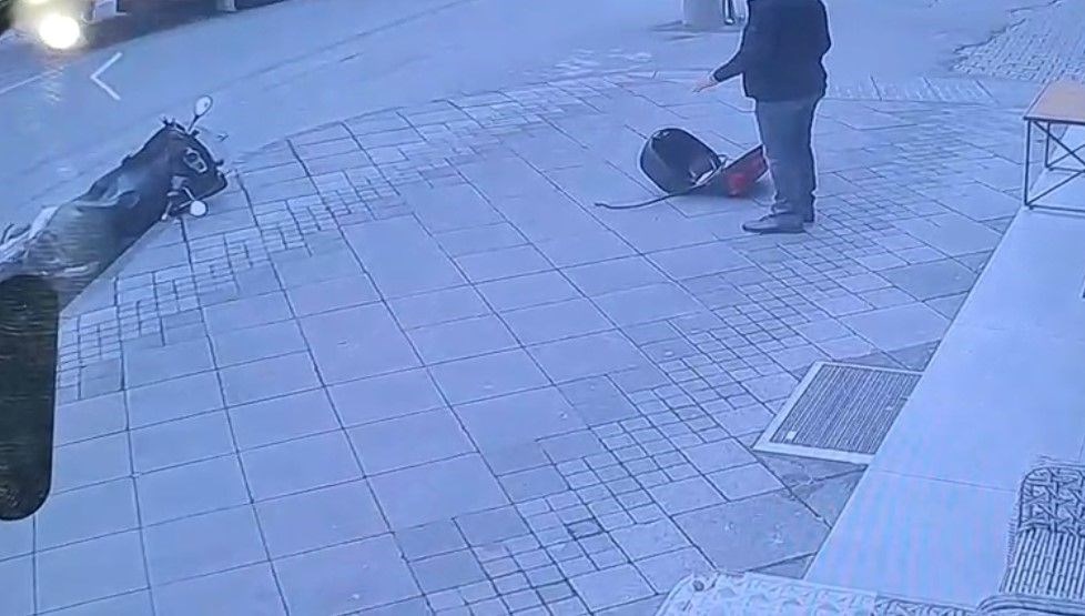 Trabzon'da seyir halinde giden bir TIR'dan lastik fırladı. Fırlayan lastik