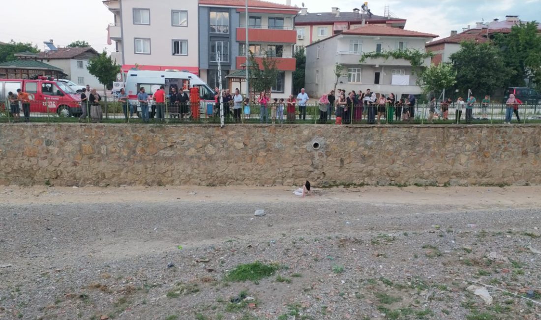 Erbaa ilçesinde korkuluklarda mahsur kalan kediyi kurtarmaya çalışan 23 yaşındaki