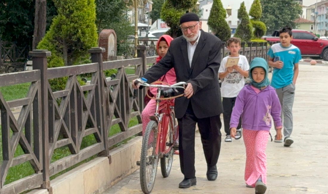 Tokat’ta yaşayan emekli din vazifelisi Yavuz Kaya, torunları Hafsa Sultan