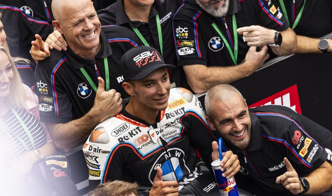 Ulusal motosikletçimiz Toprak Razgatlıoğlu, WSBK tarihinin 1000. yarışını da kazanarak