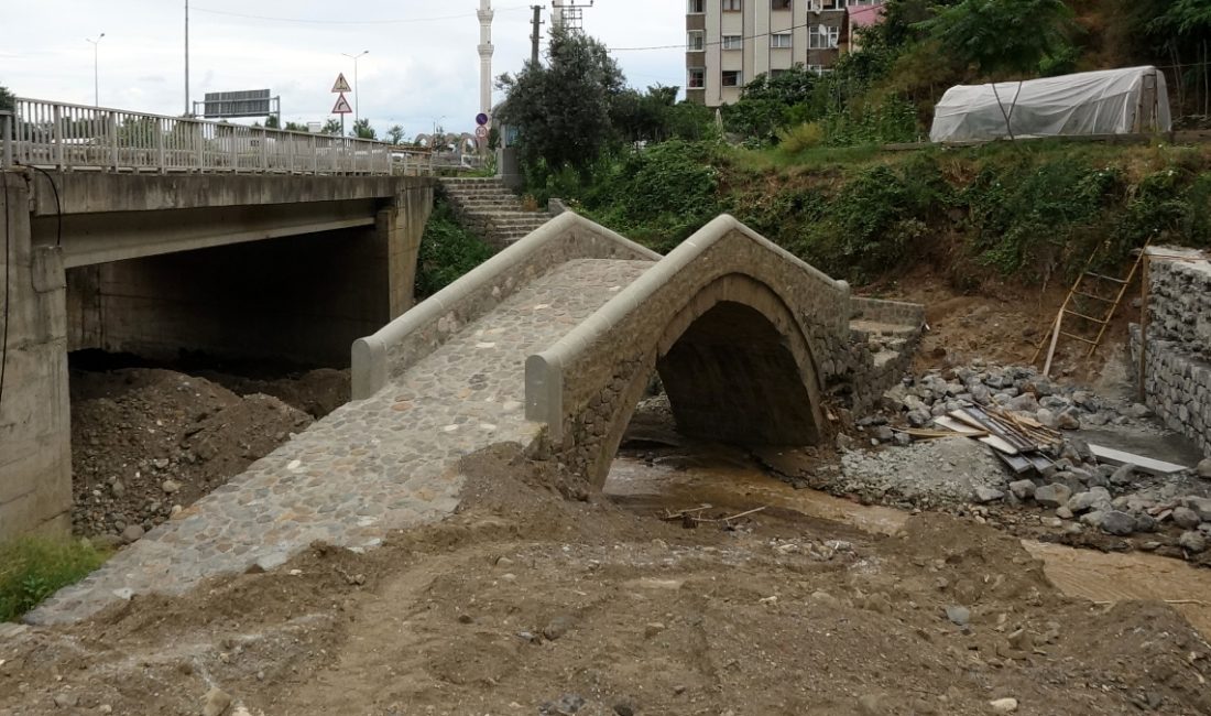 Trabzon'da Osmanlı periyodunda kalma 200 yıllık Doğançay Köprüsü'nde yıkılma tehlikesi