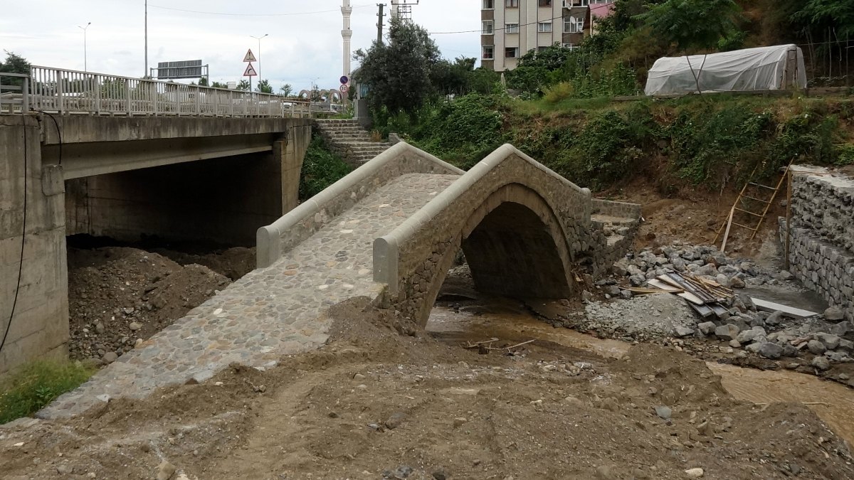 Trabzon'da Osmanlı periyodunda kalma 200 yıllık Doğançay Köprüsü'nde yıkılma tehlikesi