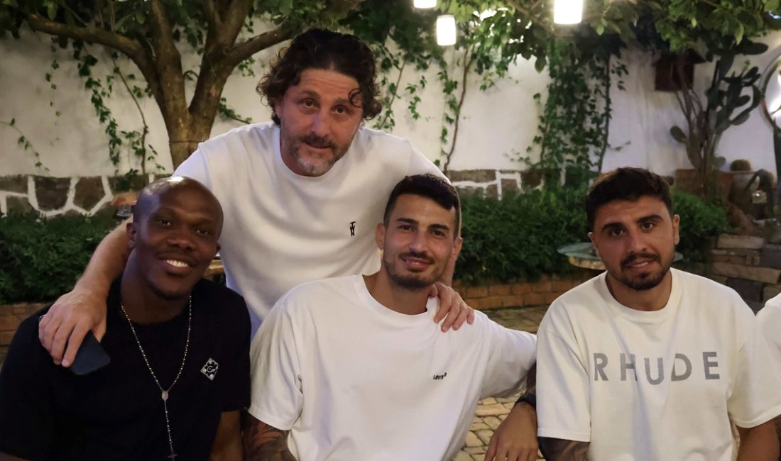 Trabzonspor’da idare, teknik grup ve futbolcular, akşam yemeğinde bir ortaya