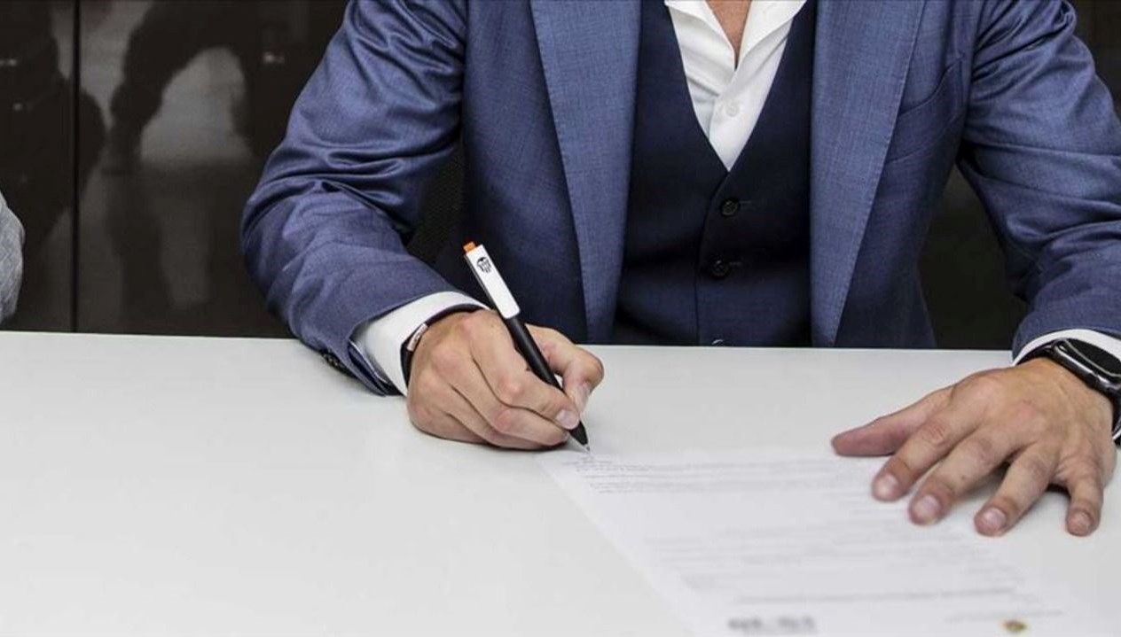 Futbolseverlerin heyecanla takip ettiği 2025 yaz transfer döneminde sona yaklaşılıyor.