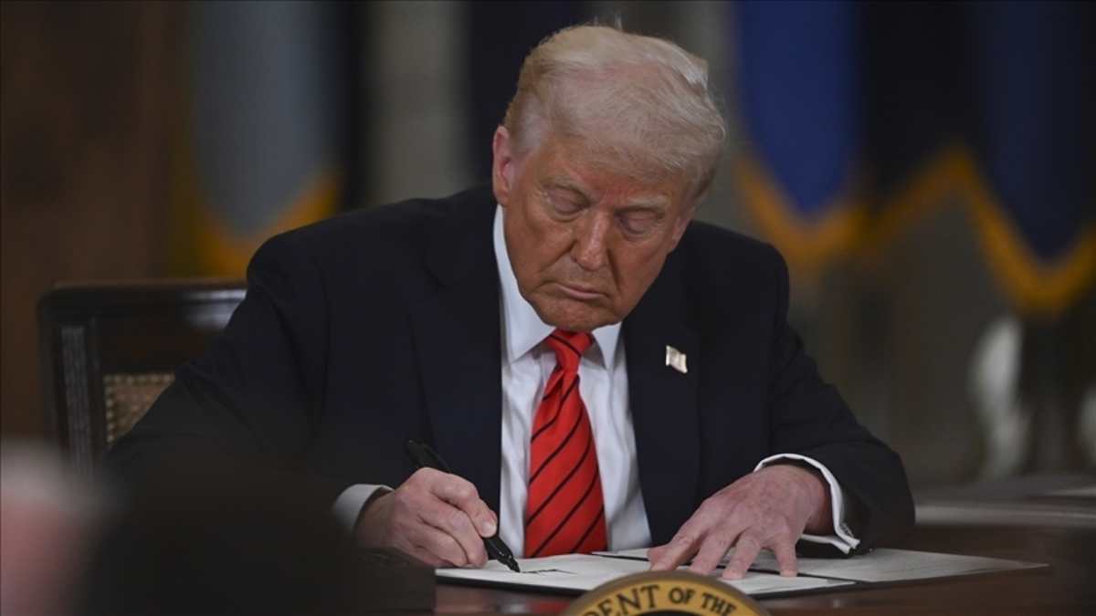 ABD Başkanı Donald Trump, ABD’nin Suriye'ye yaptırımlarını sonlandıran başkanlık kararnamesini