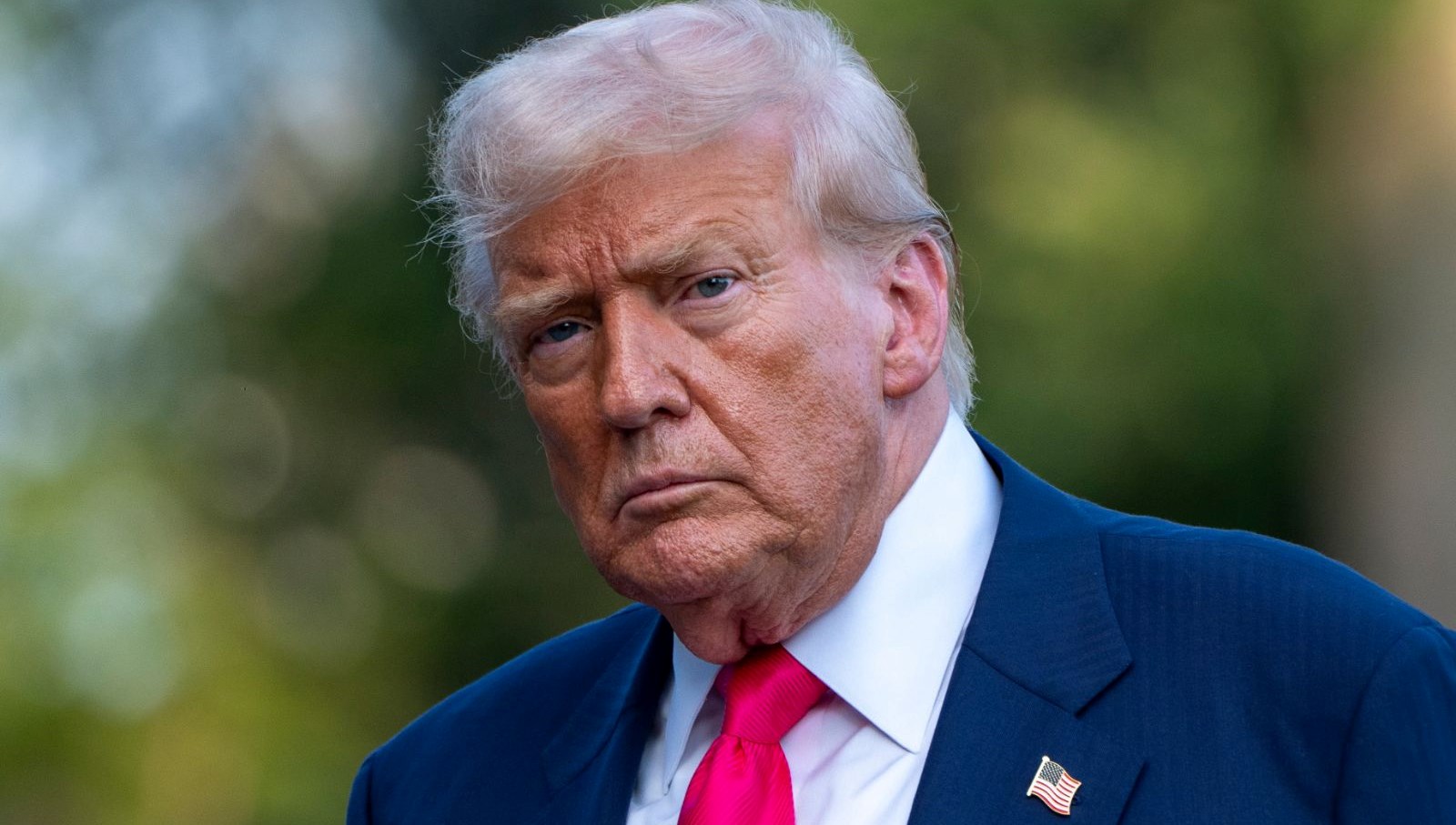 ABD Başkanı Donald Trump, ABD'nin eski Lideri Barack Obama'yı vatana