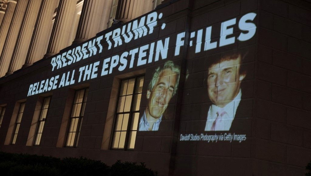 ABD Başkanı Donald Trump, cinsel istismar suçlamalarıyla ismi anılan ve