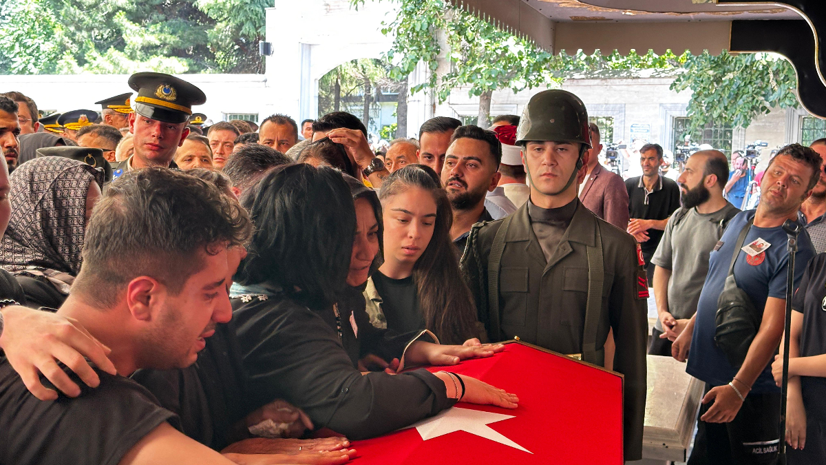 Pençe-Kilit Harekatı bölgesinde yürütülen arama ve tarama misyonu sırasında mağarada