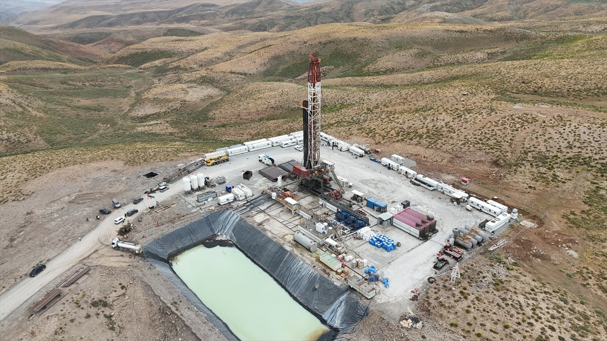 Çatak ilçesinde, Türkiye Petrolleri Anonim Paydaşlığı (TPAO) tarafından yürütülen çalışmalar
