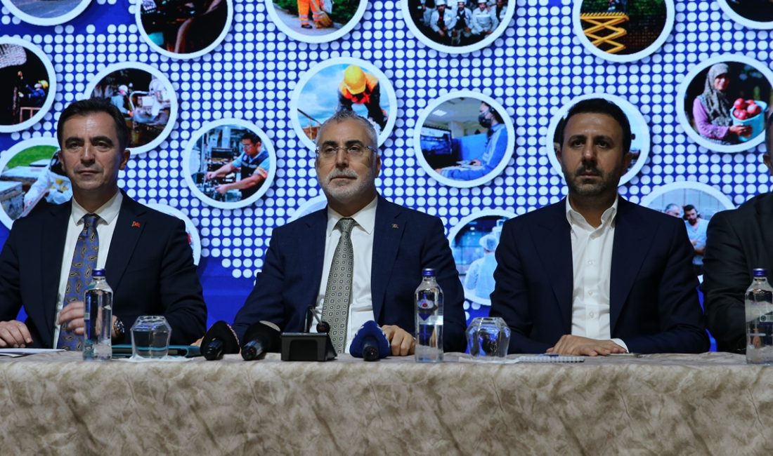 Çalışma ve Sosyal Güvenlik Bakanı Işıkhan, Bitlis'te kent özelinde ve