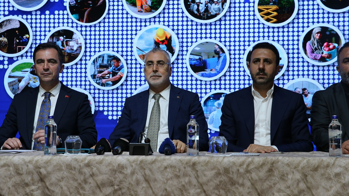 Çalışma ve Sosyal Güvenlik Bakanı Işıkhan, Bitlis'te kent özelinde ve