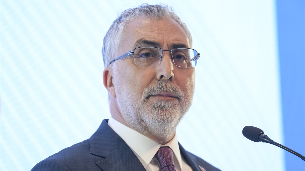 Beştepe'deki Kabine toplantısı sonrasında basın mensuplarının sorularını yanıtlayan Çalışma ve