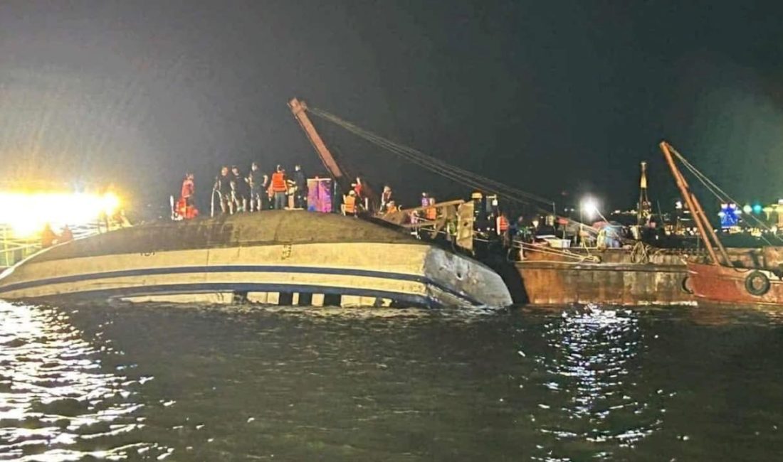 Vietnam'da fırtınanın tıp teknesini alabora etmesi sonucu birçok turist 34