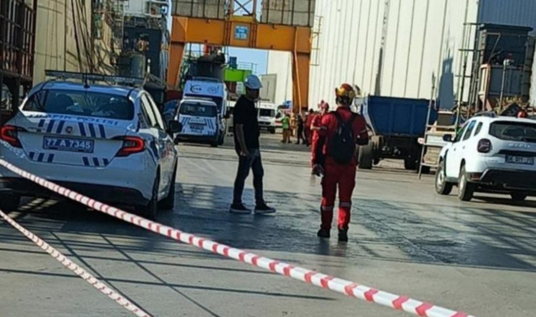 Yalova'da tersanede üzerine vinç düşen personel, olay yerinde ömrünü yitirdi.