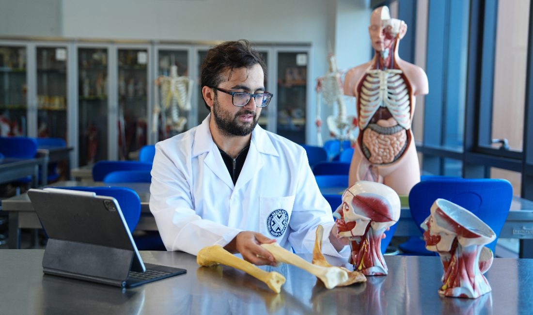 Türkiye derecesiyle başlayan akademik sürecini global bir mesleğe dönüştüren Dr.