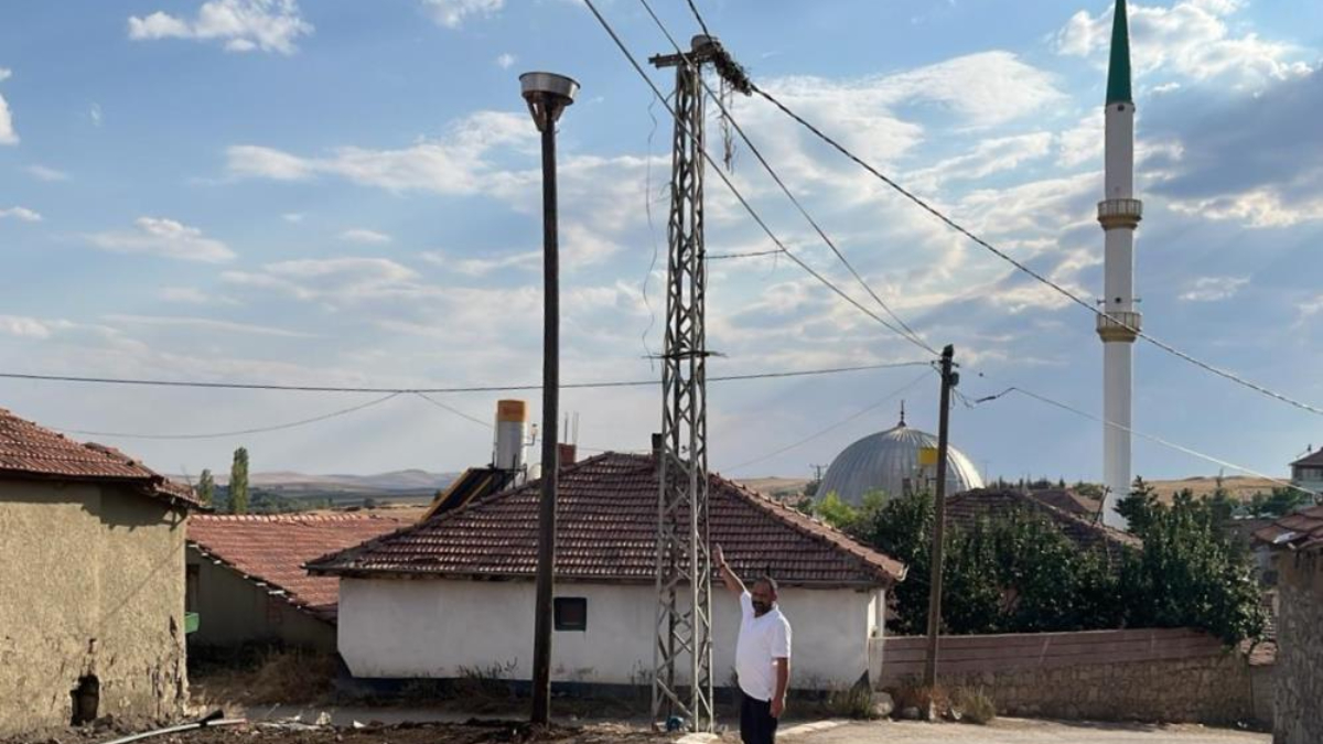 Yozgat'ta bir köyün simgesi haline gelen 20 yıllık leylek yuvası