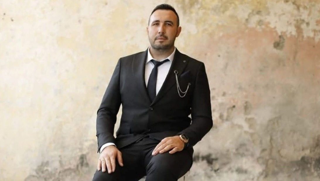 Yozgat'ın Sarıkaya ilçesinde çıkan silahlı arbedede muhtar ile oğlu öldü.